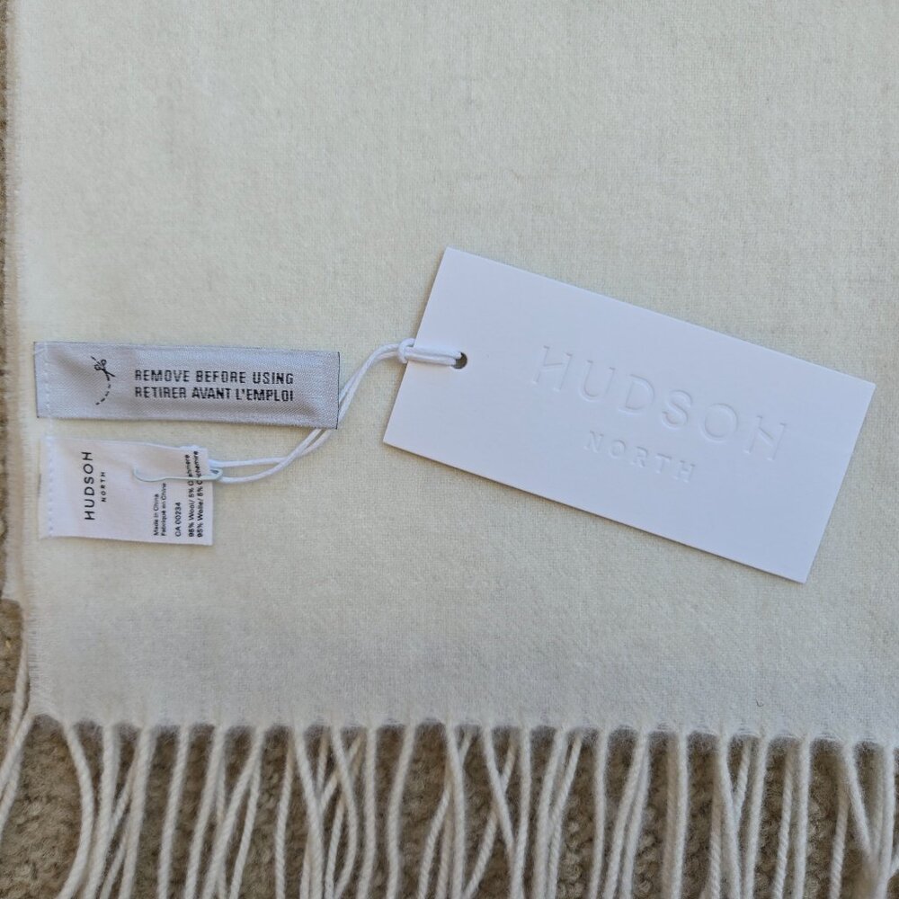 NWT Hudson North Wool/Cashmere Fringe Scarf Ivory Hudson's Bay - Picture 2 of 5